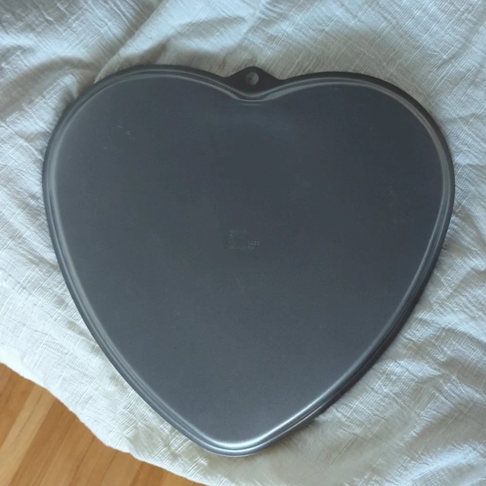 🆕 Giant Cookie Heart-Shaped Non-Stick Baking Pan